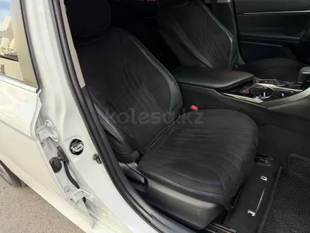 Toyota Camry 2020 года за 9 900 000 тг. в Астана – фото 8