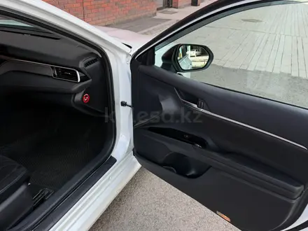 Toyota Camry 2020 года за 9 900 000 тг. в Астана – фото 9