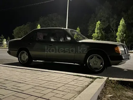 Mercedes-Benz E 280 1993 года за 1 700 000 тг. в Тараз – фото 2