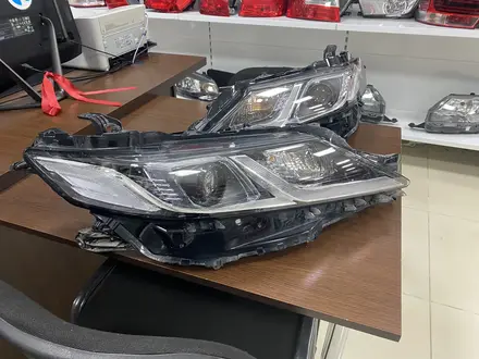 Фара левая Toyota Camry 75 за 250 000 тг. в Костанай – фото 2