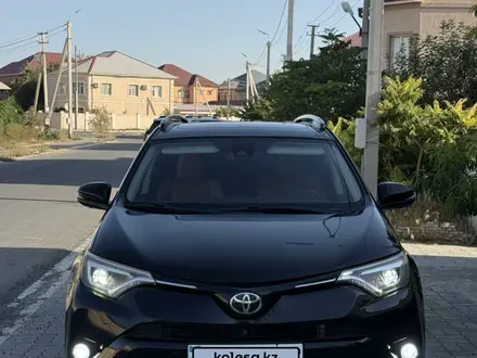 Toyota RAV4 2017 года за 12 500 000 тг. в Актау – фото 2
