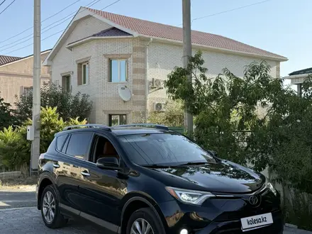 Toyota RAV4 2017 года за 12 500 000 тг. в Актау