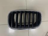 Решетка радиатора ноздря левая BMW X5 / X6 за 20 000 тг. в Костанай