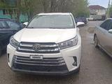 Toyota Highlander 2017 года за 11 600 000 тг. в Актобе – фото 2