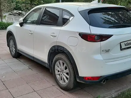 Mazda CX-5 2018 года за 13 000 000 тг. в Астана – фото 2