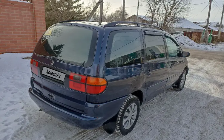 Volkswagen Sharan 1997 годаүшін2 300 000 тг. в Караганда