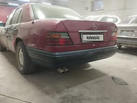 Mercedes-Benz E 250 1993 года за 1 400 000 тг. в Караганда – фото 2