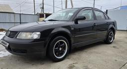 Volkswagen Passat 1997 годаfor2 100 000 тг. в Атырау