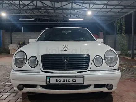 Mercedes-Benz E 200 1995 года за 2 800 000 тг. в Алматы