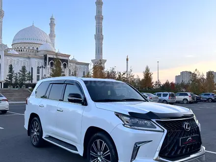 Lexus LX 570 2017 года за 40 500 000 тг. в Астана – фото 2