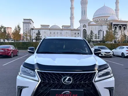 Lexus LX 570 2017 года за 40 500 000 тг. в Астана