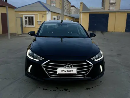 Hyundai Elantra 2017 года за 6 500 000 тг. в Атырау – фото 2