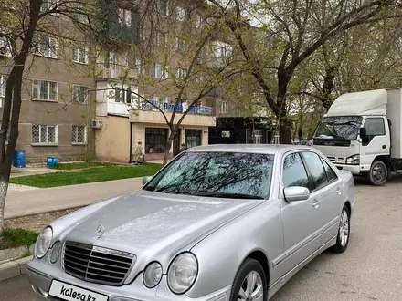 Mercedes-Benz E 320 2000 года за 6 200 000 тг. в Шымкент – фото 2