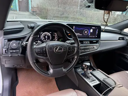 Lexus ES 300h 2022 года за 26 000 000 тг. в Алматы – фото 9