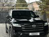 Toyota Land Cruiser 2022 года за 55 000 000 тг. в Алматы – фото 2