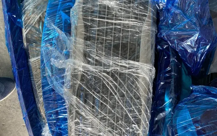Решетка радиатора Kia Quoris за 10 000 тг. в Алматы