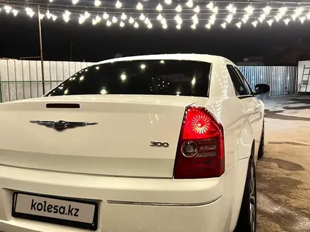 Chrysler 300C 2008 года за 5 800 000 тг. в Алматы – фото 13