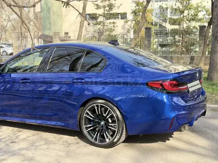 BMW M5 2019 года за 45 000 000 тг. в Алматы – фото 9