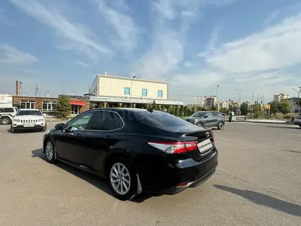 Toyota Camry 2021 года за 14 300 000 тг. в Алматы – фото 5