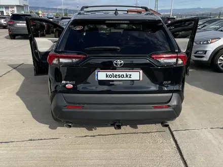 Toyota RAV4 2020 года за 12 000 000 тг. в Уральск – фото 3