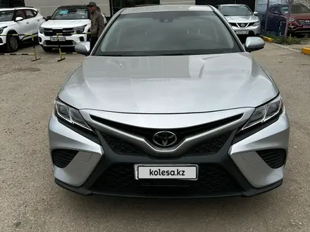 Toyota Camry 2017 года за 9 700 000 тг. в Атырау – фото 11