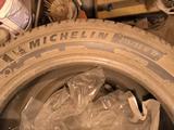 Резина MICHELIN 215/55 R 17 за 280 000 тг. в Актобе
