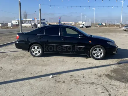 Toyota Camry 2004 года за 5 000 000 тг. в Шиели – фото 3