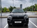 BMW X5 2018 года за 19 000 000 тг. в Алматы – фото 2
