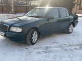 Mercedes-Benz C 240 1998 года за 2 600 000 тг. в Караганда – фото 2