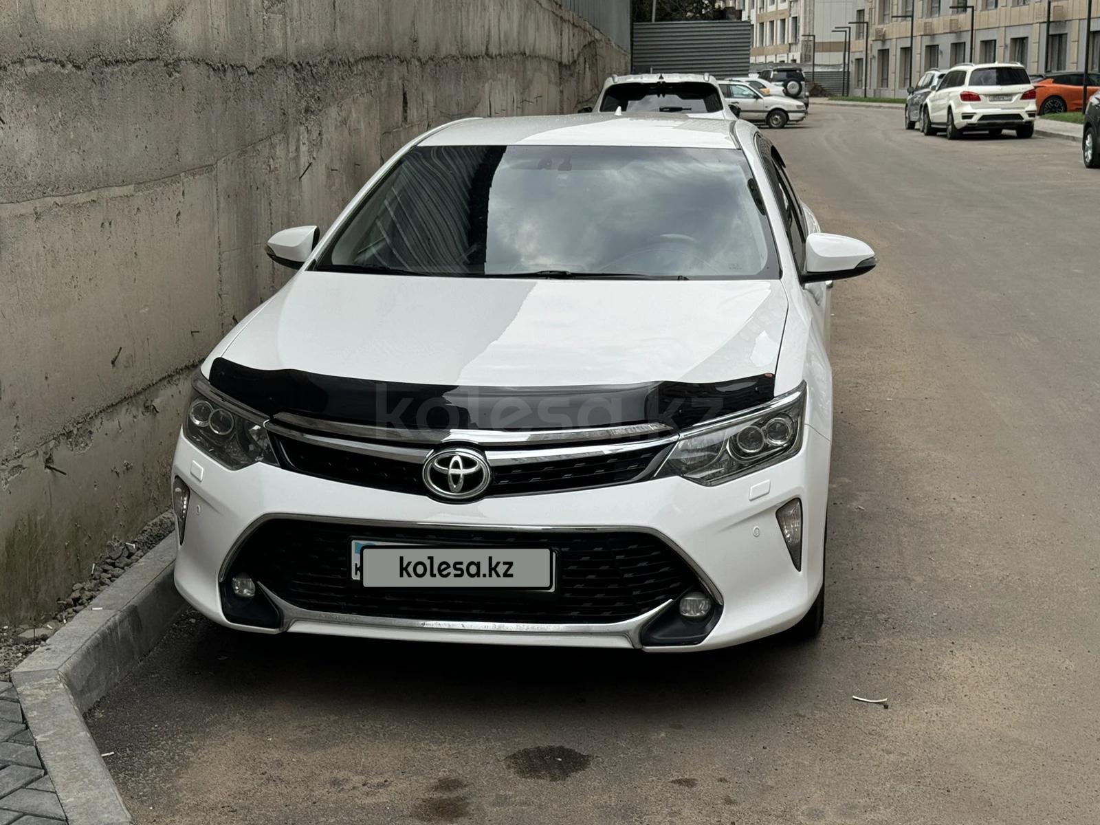 Toyota Camry 2015 г.