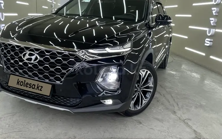 Hyundai Santa Fe 2019 года за 15 999 999 тг. в Астана
