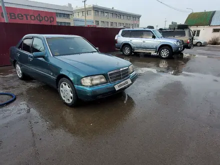 Mercedes-Benz C 180 1994 года за 1 650 000 тг. в Алматы – фото 2