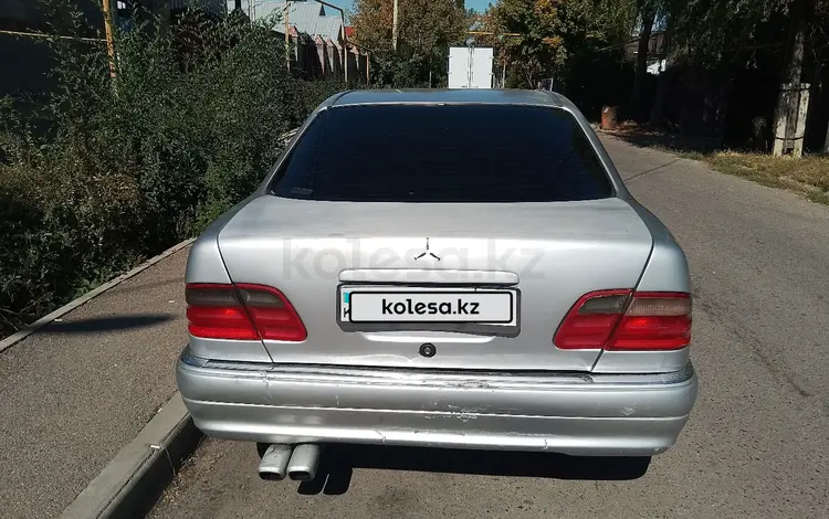 Mercedes-Benz E 320 1997 года за 2 800 000 тг. в Алматы