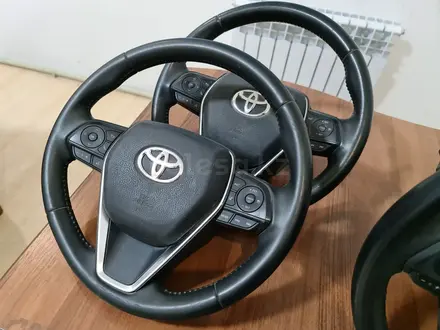 Руль Toyota Camry70 (XV70) 2017-н. за 80 000 тг. в Алматы