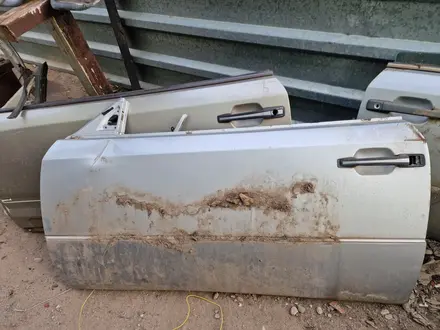 Передние двери на Mercedes-Benz E W-124 купе. за 17 000 тг. в Актобе – фото 3