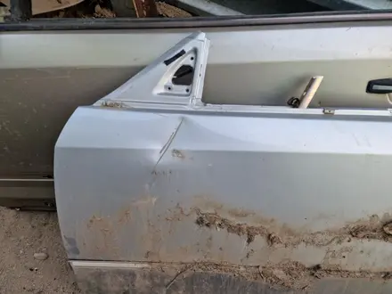 Передние двери на Mercedes-Benz E W-124 купе. за 17 000 тг. в Актобе – фото 4