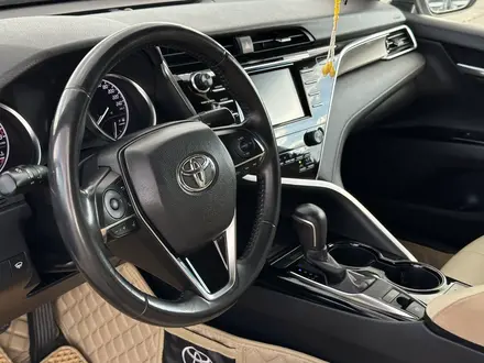 Toyota Camry 2020 года за 11 840 000 тг. в Атырау – фото 11