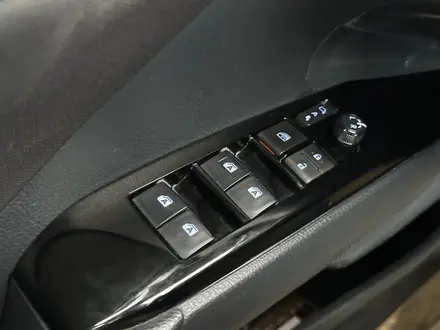 Toyota Camry 2020 года за 11 840 000 тг. в Атырау – фото 12