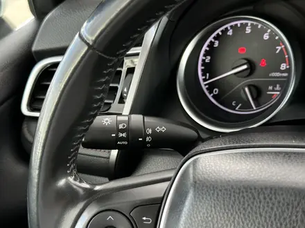 Toyota Camry 2020 года за 11 840 000 тг. в Атырау – фото 16