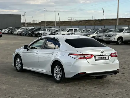 Toyota Camry 2020 года за 11 840 000 тг. в Атырау – фото 3