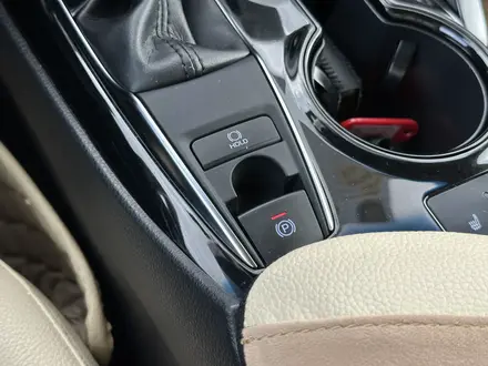 Toyota Camry 2020 года за 11 840 000 тг. в Атырау – фото 21