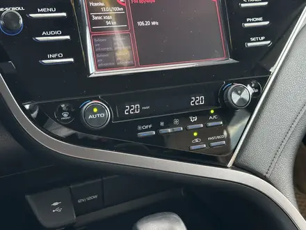 Toyota Camry 2020 года за 11 840 000 тг. в Атырау – фото 23