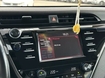 Toyota Camry 2020 года за 11 840 000 тг. в Атырау – фото 24
