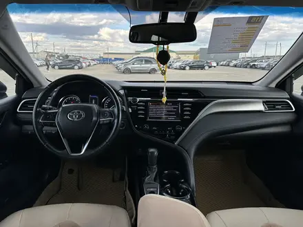 Toyota Camry 2020 года за 11 840 000 тг. в Атырау – фото 8