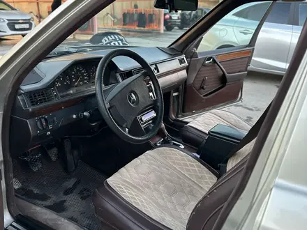 Mercedes-Benz E 230 1991 года за 1 400 000 тг. в Атырау – фото 4