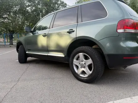 Volkswagen Touareg 2005 года за 4 500 000 тг. в Алматы – фото 14