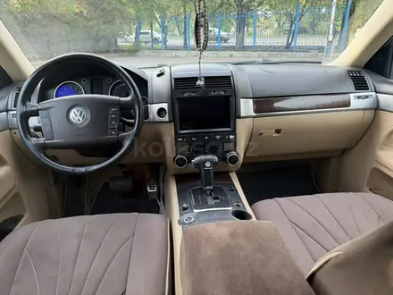 Volkswagen Touareg 2005 года за 4 500 000 тг. в Алматы – фото 19