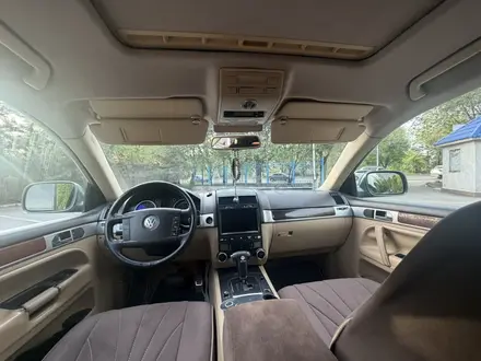 Volkswagen Touareg 2005 года за 4 500 000 тг. в Алматы – фото 20