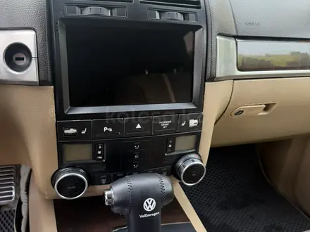 Volkswagen Touareg 2005 года за 4 500 000 тг. в Алматы – фото 23