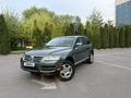Volkswagen Touareg 2005 годаүшін4 500 000 тг. в Алматы